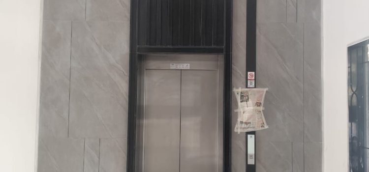 Lift Door