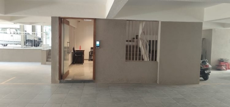 PARKING MEIN ENTRANCE LOBBY